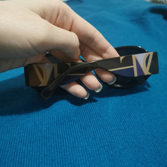 Dvf  tinted prescription glasses - Picture 3 of 6
